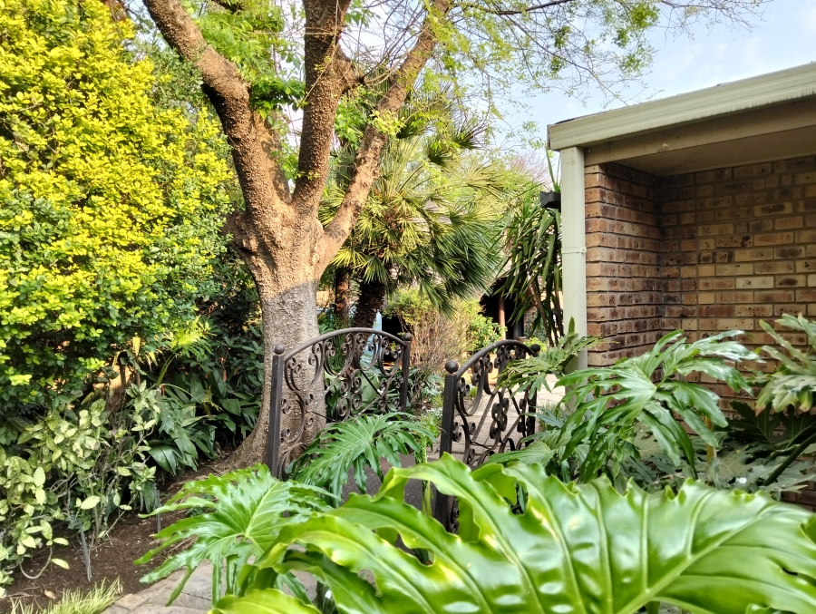 4 Bedroom Property for Sale in Van Der Hoff Park North West